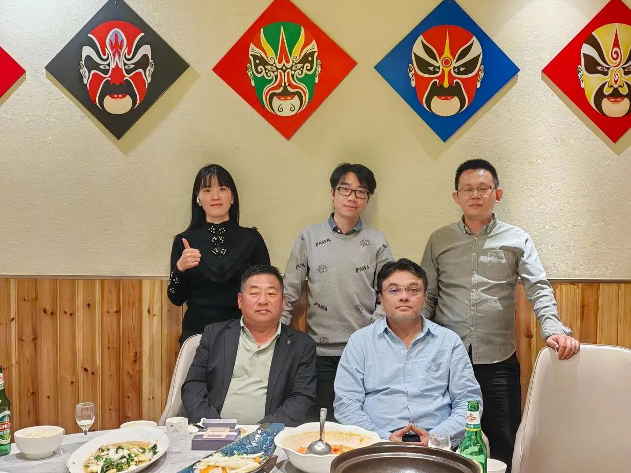 Oli suuri ilo toivottaa intialaiset yhteistyökumppanimme tervetulleiksi tehtaalle